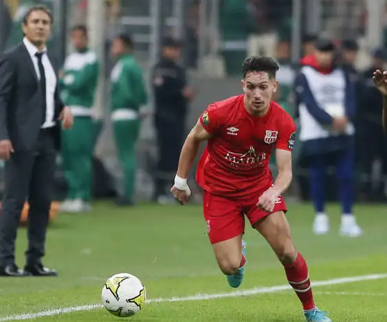 Bouguerra : « J’ai signé pour 3 ans avec l’ambition de gagner des titres »