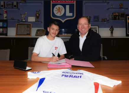 Khalis Merah signe un contrat « pro » !