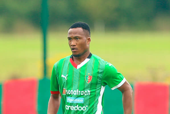 L’agent de Badjo présent à Alger pour acter le départ de son joueur