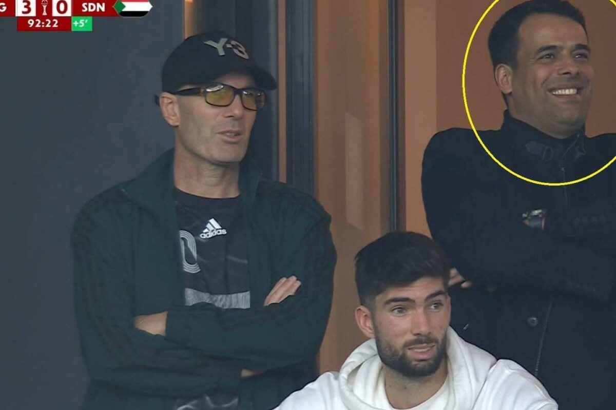 Algérie – Soudan : L’identité de l’homme mystère aux côtés de Zidane